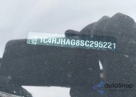 2025 Jeep Grand Cherokee Altitude X 4X4 from USA, damaged, VIN 1C4RJHAG8SC295221